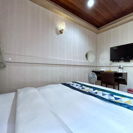 Fulong Hotel Zhongli Bagian luar foto