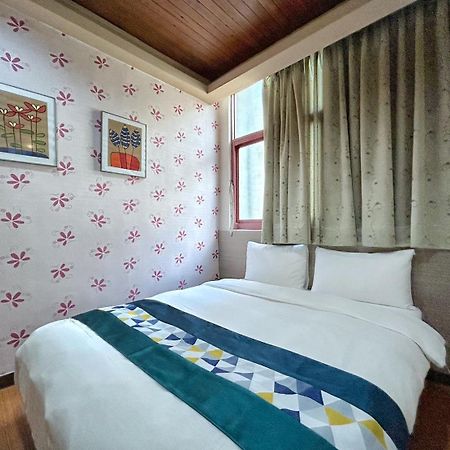 Fulong Hotel Zhongli Bagian luar foto