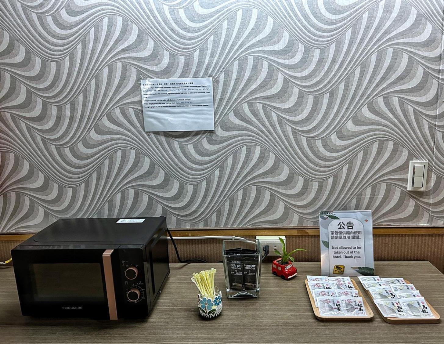 Fulong Hotel Zhongli Bagian luar foto