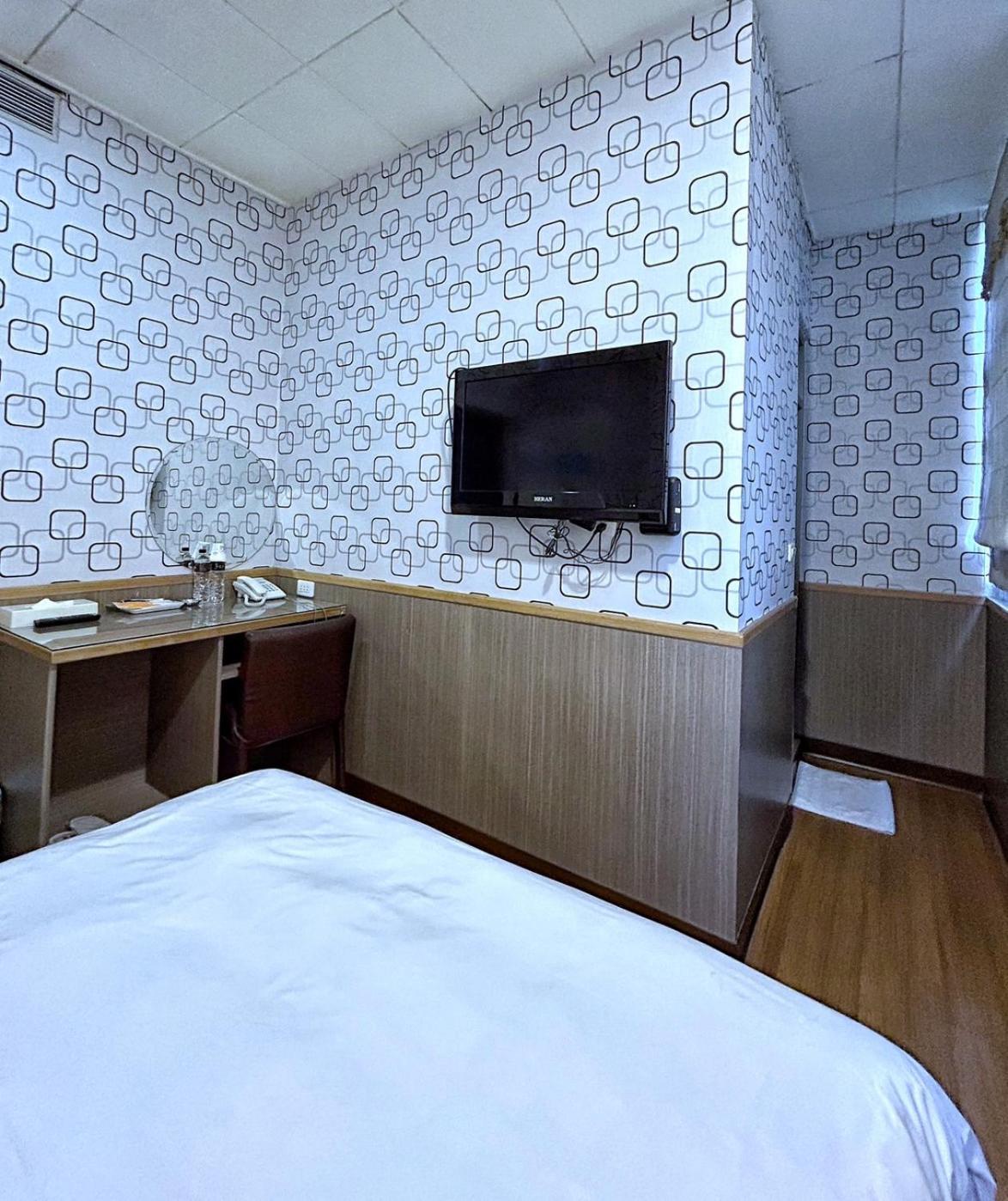 Fulong Hotel Zhongli Bagian luar foto